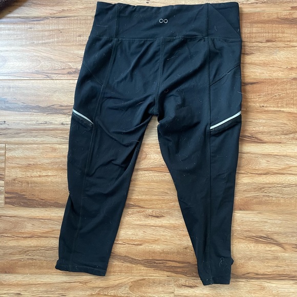 Black Capri Leggings - Picture 6 of 7